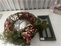 APPLE WREATH AND WALL DECOR