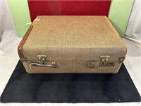 **VTG SMALL SUITCASE NEEDS REPAIR