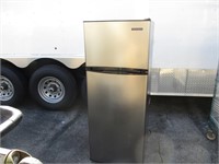 Thomson Refrigerator (22" x 21" x 40")