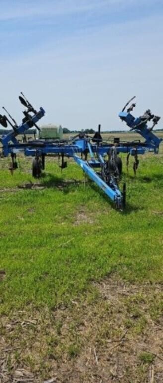 DMI 3250 11x NH3 toolbar w/Hiniker cooler, no mon