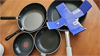 Cooking pans very good condition