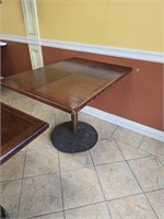 4 TOP WOOD TABLES WITH DECRO BASES