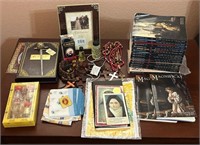Z - LOT OF RELIGIOUS COLLECTIBLES (M11)