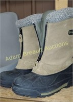 Columbia insulated zippered boots, size 6