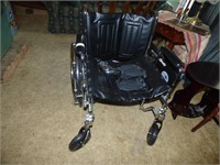 WHEEL CHAIR FOR LARGER PERSON