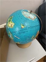 A world globe on a stand, 2 flower arrangements