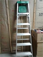 Aluminum step ladder