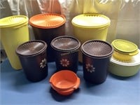 Vintage Tupperware containers w/lids