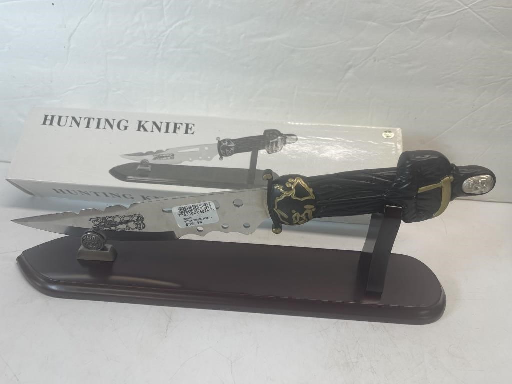 Fixed Blade Hunting Knife on Stand 13” Overall