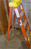 4 Ft Fibreglass Ladder 300 Lb CAP