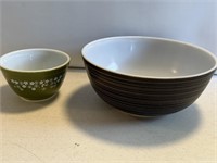 2- bowls that measures 10 inches in diameter and