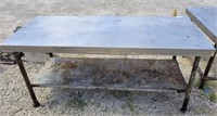 STAINLESS STEEL TOP TABLE  [OUT FRONT]