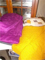 Fleece Blanket, Twin Size Quilt, (2) Laundry