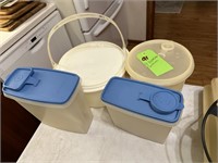 4 Tupperware containers