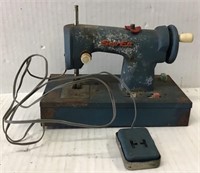 VINTAGE METAL TOY SEWETTE SEWING MACHINE