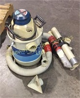 Shop vac with accessories