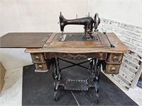 Antique Sewing Machine New Cottage  Cast Iron Base