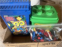 Mega block, legos, duplo