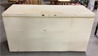 Whirlpool freezer-65 x 27 x 34.75-
No key