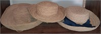 375 - LOT OF 3 STRAW HATS (A26)