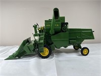 Ertl John Deer toy combine- 55 corn special