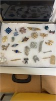 Lots of 24 misc brooches, blue pendant and rose