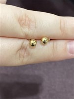 14k gold earrings .3 gram