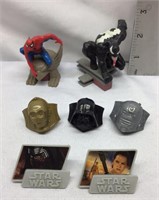 D1) TWO MARVEL ACTION FIGURES, 5 STAR WARS RINGS