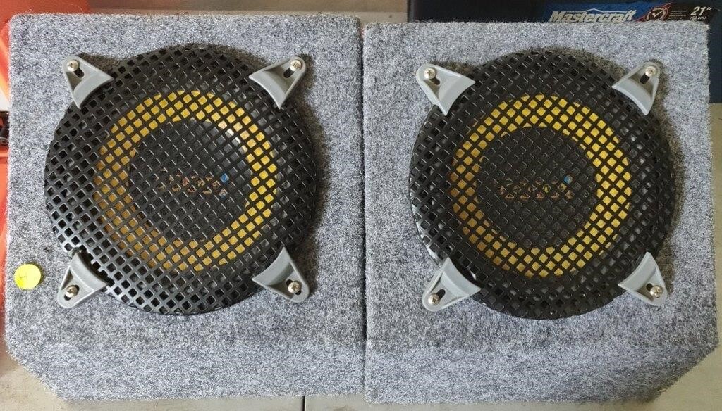 2 8" Thump! Subwoofers in Boxes & Car Audio