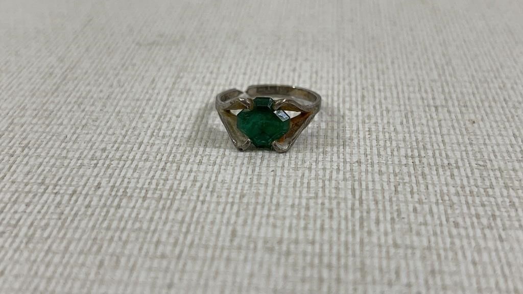 .925 Silver & Emerald Ring