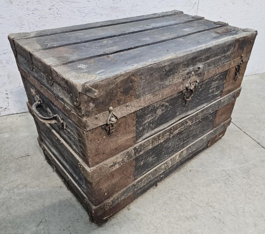 Flat top trunk 32"18"22" - BARN FIND Project!!!