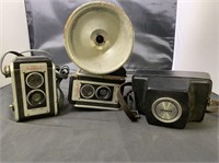 3 Vintage Camera's: 2 Kodak Dua Flex II & 1 Argus