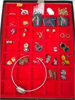 Tray lot earrings