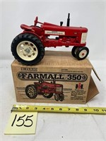 ERTL Farmall 350 1/16 Scale #418