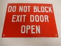 DO NOT BLOCK EXIT DOOR OPEN SSP SIGN