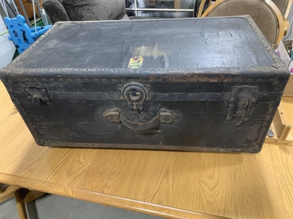 Vintage trunk 31x17x13