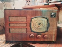 Wells-Gardner Tube Radio