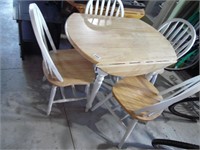 TABLE WITH 4 CHAIRS