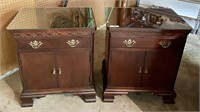 Pair of Hickory Chair nightstands w/glass tops