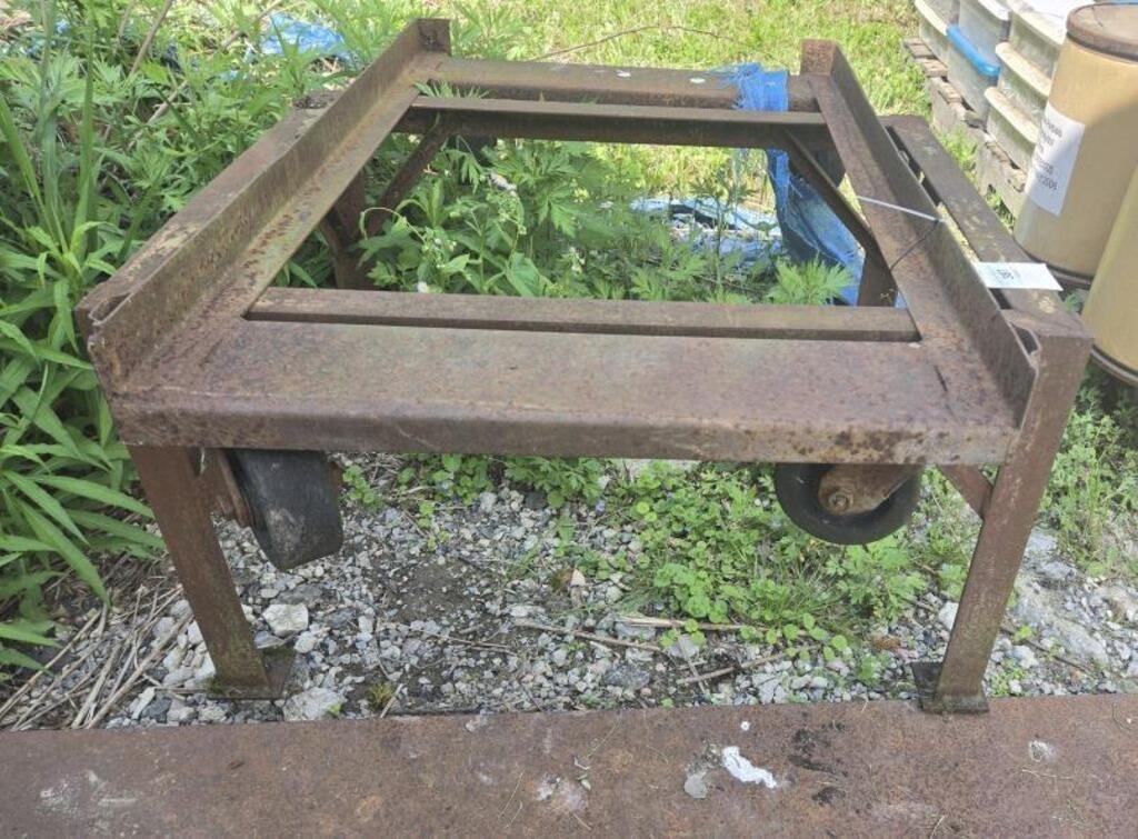 METAL STAND WITH ROLLING CART