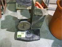 UTILITY SCALE, BATHROOM SCALE, AIR PUMP