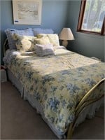 Brass Bed w Blue & Yellow Bedding, Mattress &