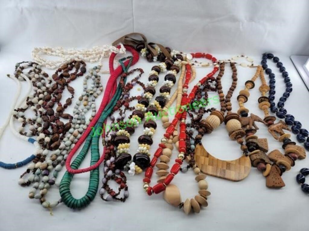 Jewelry - Shell necklaces & Wooden Necklaces