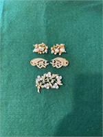 Gold clip earring with pearls,