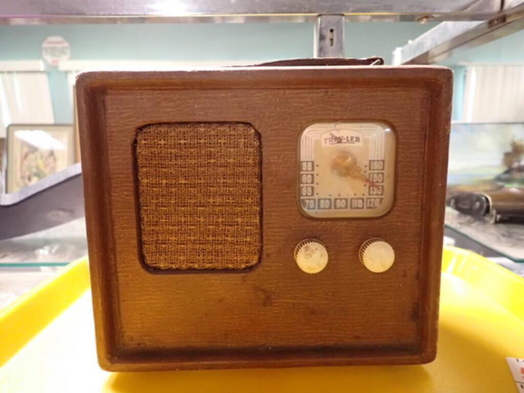 VINTAGE TRAV-LER RADIO