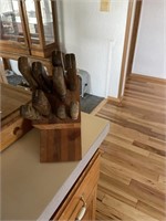 KNIVES IN A KNIFE BLOCK