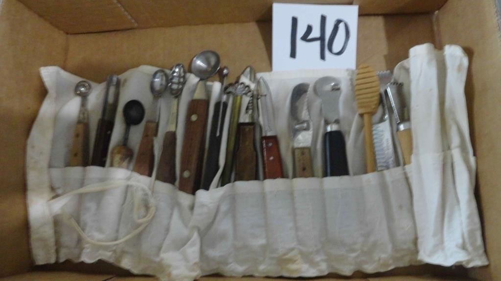 Kitchen Utensils in Rull-up Case