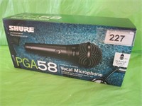 Shure PGA58 Vocal Mic w/ 15 Cable, Mic Clip,