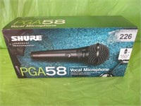 Shure PGA58 Vocal Mic w/ 15 Cable, Mic Clip,
