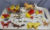 LOT OF SMALL PLASTIC VINTAGE TOYS